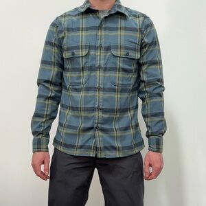 Mountain Hardware Men’s Flannel Button Down Shirt Size Small Blue